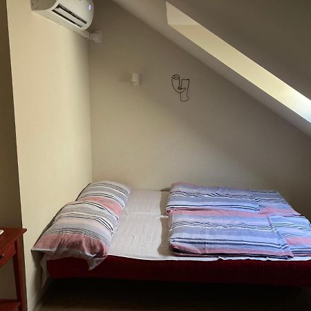 35 Vendeghaz Pecs Apartment Luaran gambar