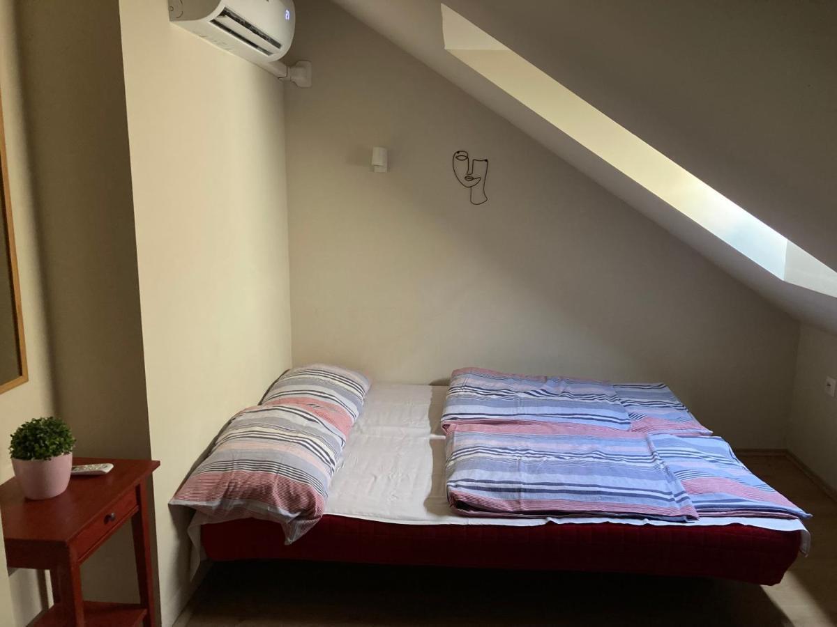 35 Vendeghaz Pecs Apartment Luaran gambar